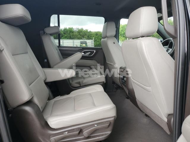 Photo 3 of 2021 CHEVROLET SUBURBAN K1500 Z71 N/A (VIN 1GNSKDKD8MR308407)
