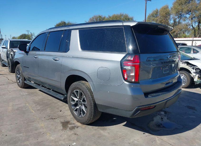 Photo 3 of 2022 Chevrolet Suburban 4WD Z71 (VIN 1GNSKDKD8NR261509)
