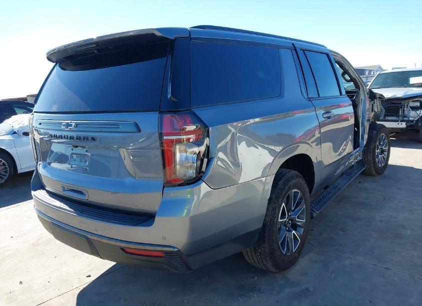 Photo 4 of 2022 Chevrolet Suburban 4WD Z71 (VIN 1GNSKDKD8NR261509)