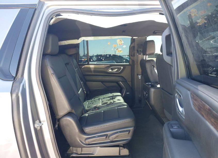 Photo 8 of 2022 Chevrolet Suburban 4WD Z71 (VIN 1GNSKDKD8NR261509)