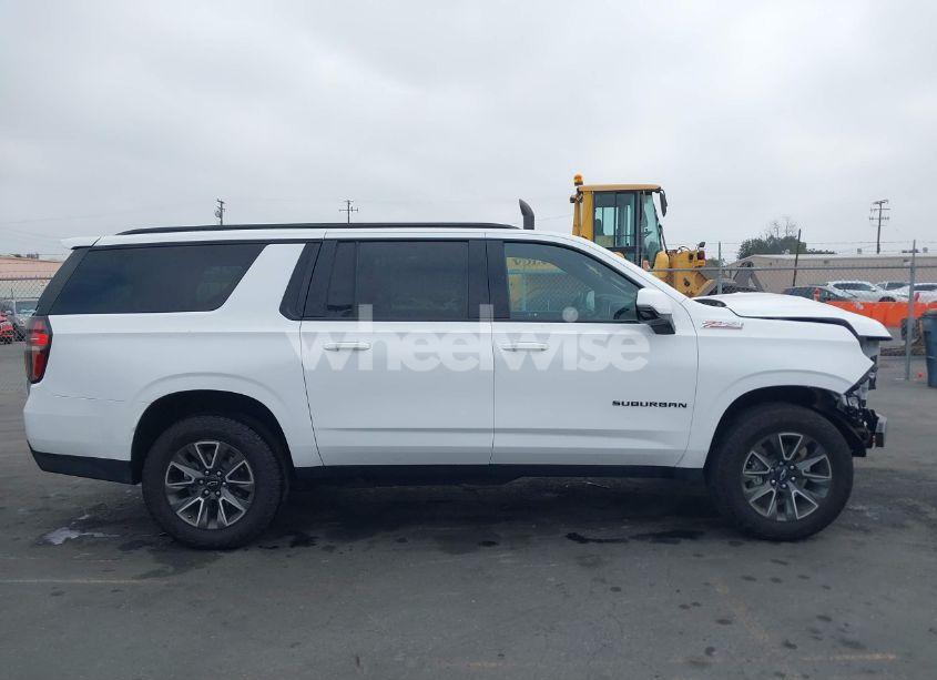 Photo 13 of 2023 Chevrolet Suburban 4WD Z71 (VIN 1GNSKDKD8PR375819)