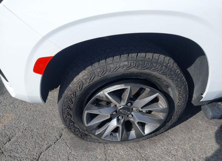 Photo 17 of 2024 Chevrolet Suburban 4WD Z71 (VIN 1GNSKDKD8RR319091)