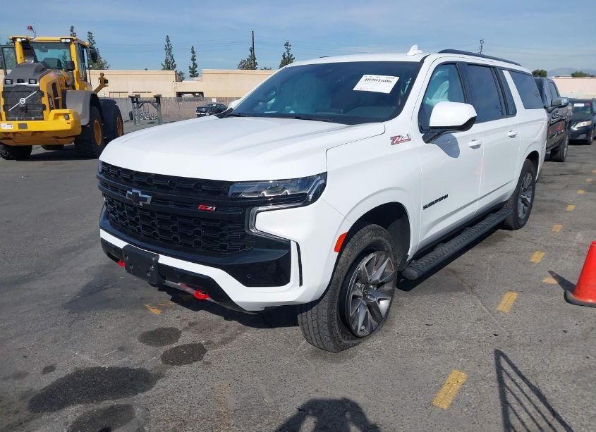 Photo 2 of 2024 Chevrolet Suburban 4WD Z71 (VIN 1GNSKDKD8RR319091)