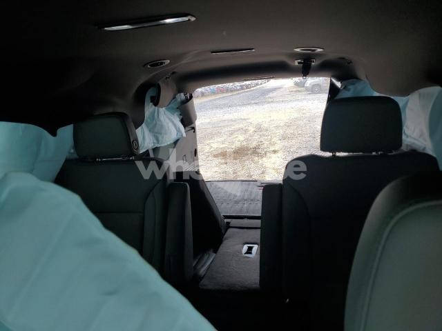 Photo 2 of 2024 CHEVROLET SUBURBAN K1500 Z71 N/A (VIN 1GNSKDKD9RR121698)