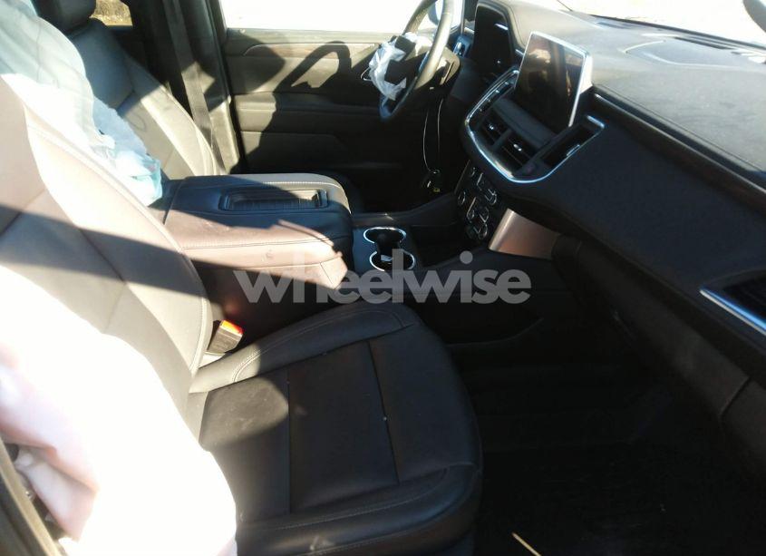 Photo 5 of 2024 Chevrolet Suburban 4WD Z71 (VIN 1GNSKDKDXRR296171)