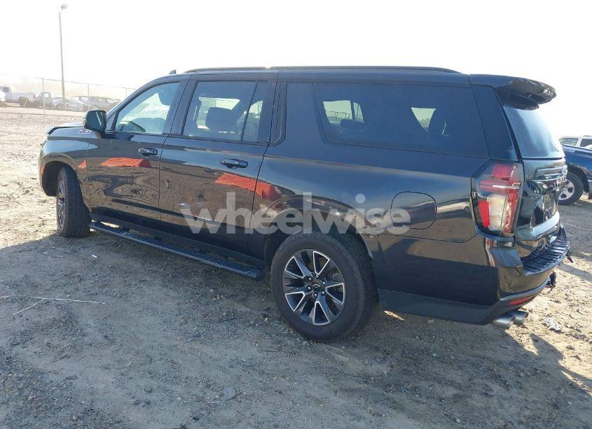 Photo 3 of 2022 Chevrolet Suburban 4WD Z71 (VIN 1GNSKDKL2NR337801)