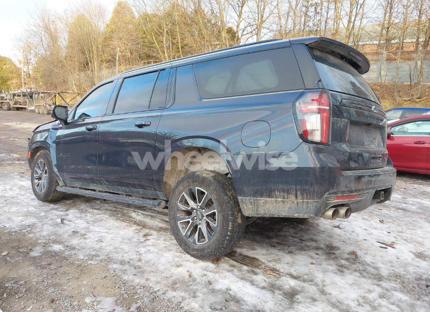 Photo 3 of 2023 Chevrolet Suburban 4WD Z71 (VIN 1GNSKDKL7PR559141)