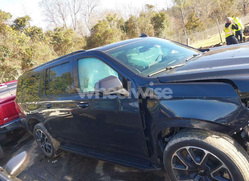 Photo 13 of 2023 Chevrolet Suburban 4WD RST (VIN 1GNSKEKD2PR213075)