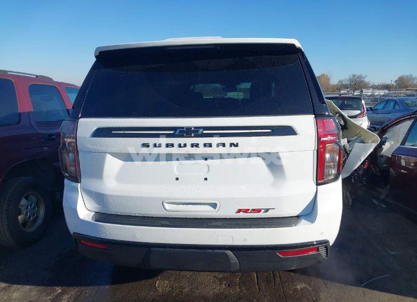 Photo 16 of 2024 Chevrolet Suburban 4WD RST (VIN 1GNSKEKD2RR269309)