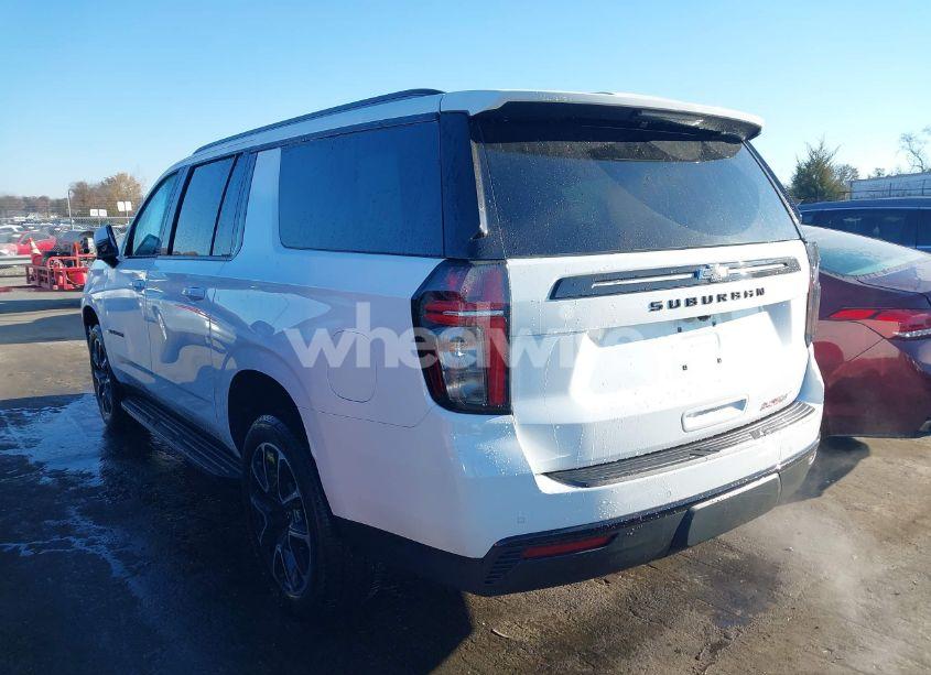 Photo 3 of 2024 Chevrolet Suburban 4WD RST (VIN 1GNSKEKD2RR269309)