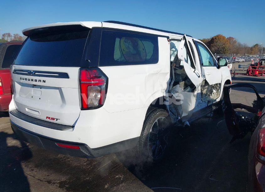 Photo 4 of 2024 Chevrolet Suburban 4WD RST (VIN 1GNSKEKD2RR269309)