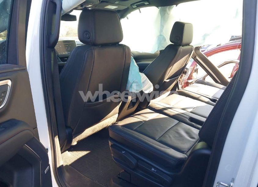 Photo 8 of 2024 Chevrolet Suburban 4WD RST (VIN 1GNSKEKD2RR269309)