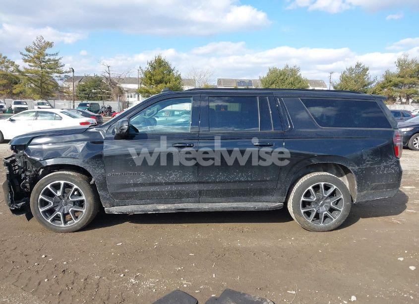 Photo 13 of 2022 Chevrolet Suburban 4WD RST (VIN 1GNSKEKD4NR205170)