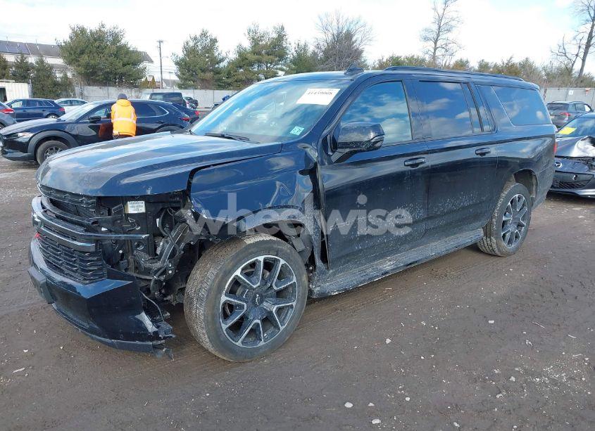 Photo 2 of 2022 Chevrolet Suburban 4WD RST (VIN 1GNSKEKD4NR205170)