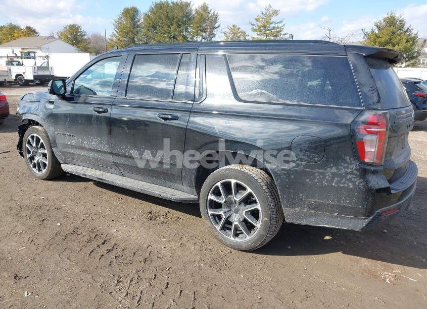 Photo 3 of 2022 Chevrolet Suburban 4WD RST (VIN 1GNSKEKD4NR205170)