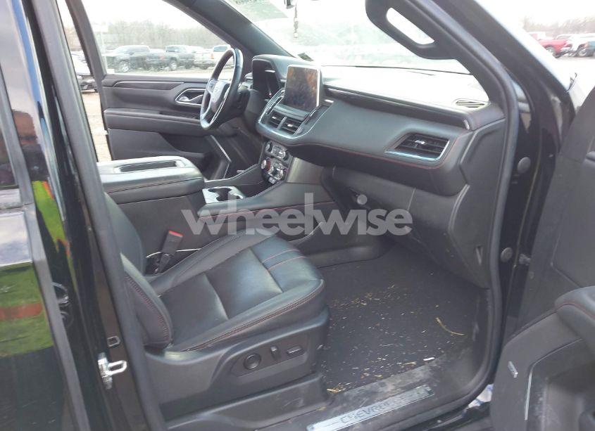 Photo 5 of 2022 Chevrolet Suburban 4WD RST (VIN 1GNSKEKD4NR205170)