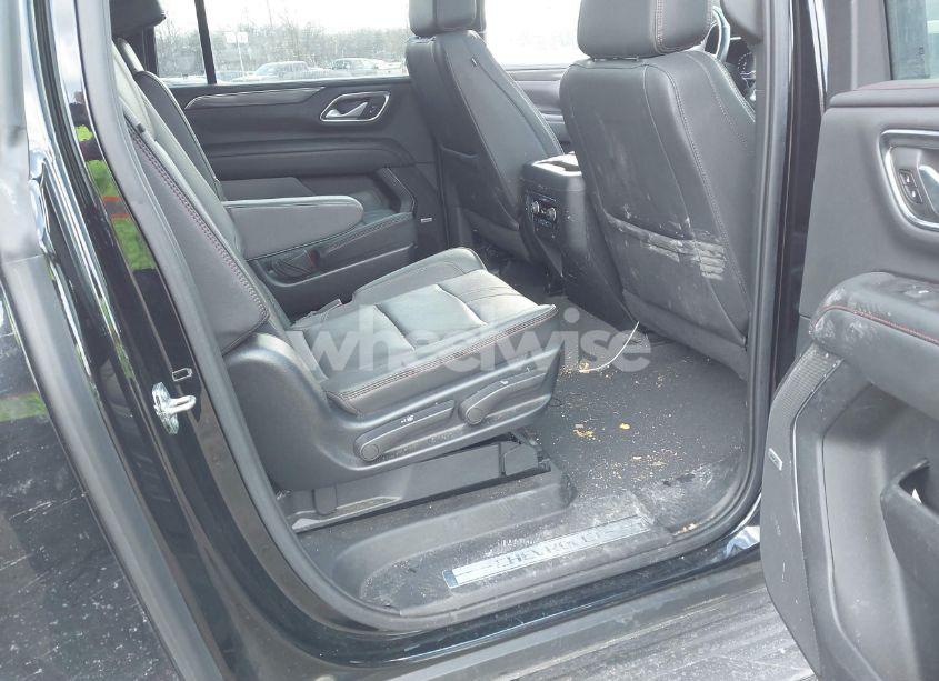 Photo 8 of 2022 Chevrolet Suburban 4WD RST (VIN 1GNSKEKD4NR205170)