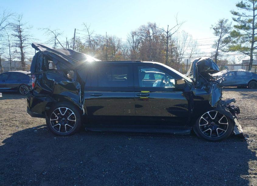 Photo 12 of 2021 Chevrolet Suburban 4WD RST (VIN 1GNSKEKD5MR433290)