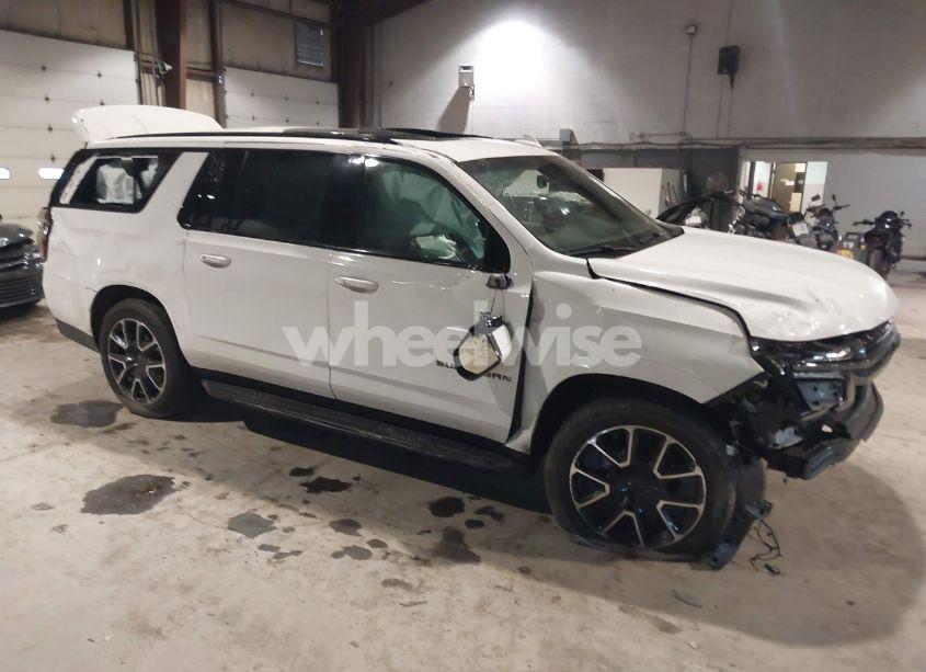2021 Chevrolet Suburban 4WD RST (VIN 1GNSKEKD7MR421903) main photo