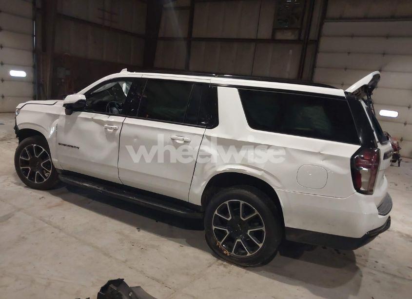 Photo 3 of 2021 Chevrolet Suburban 4WD RST (VIN 1GNSKEKD7MR421903)