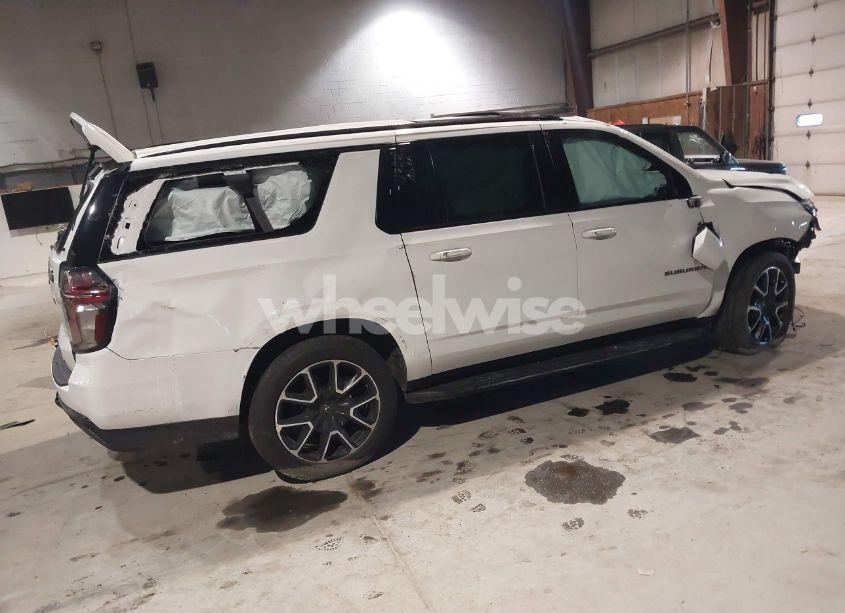 Photo 4 of 2021 Chevrolet Suburban 4WD RST (VIN 1GNSKEKD7MR421903)