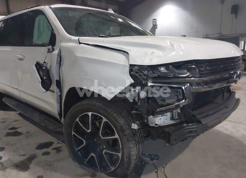 Photo 6 of 2021 Chevrolet Suburban 4WD RST (VIN 1GNSKEKD7MR421903)