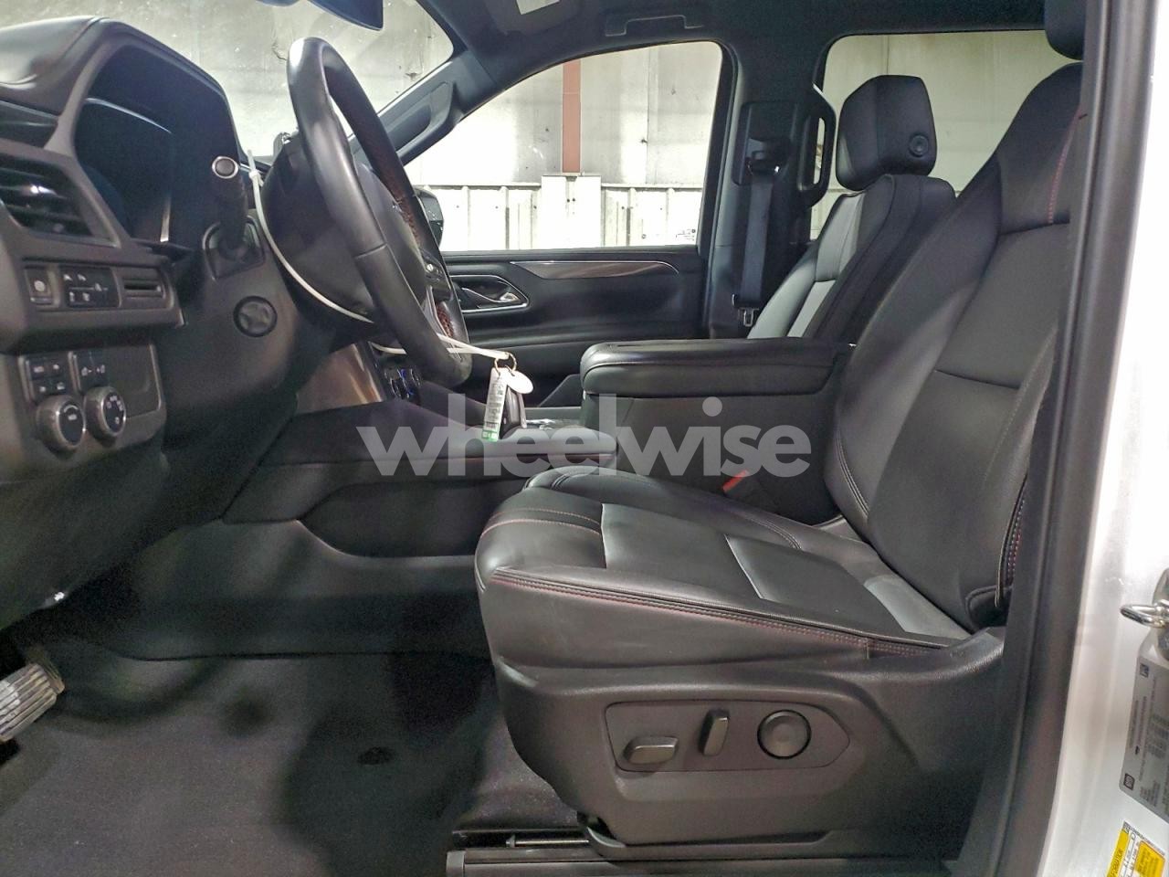 Photo 7 of 2024 CHEVROLET SUBURBAN K1500 RST (VIN 1GNSKEKD8RR319338)