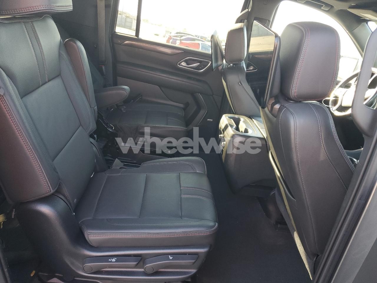 Photo 11 of 2021 CHEVROLET SUBURBAN K1500 RST N/A (VIN 1GNSKEKDXMR332195)