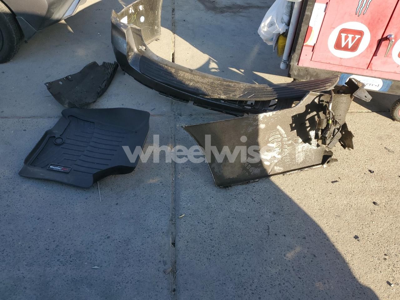 Photo 13 of 2021 CHEVROLET SUBURBAN K1500 RST N/A (VIN 1GNSKEKDXMR332195)