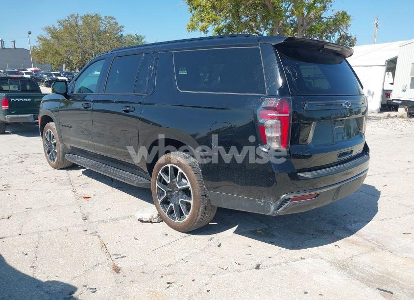 Photo 3 of 2022 Chevrolet Suburban 4WD RST (VIN 1GNSKEKDXNR347135)