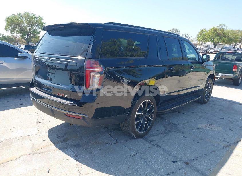 Photo 4 of 2022 Chevrolet Suburban 4WD RST (VIN 1GNSKEKDXNR347135)