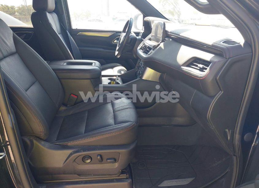 Photo 5 of 2022 Chevrolet Suburban 4WD RST (VIN 1GNSKEKDXNR347135)