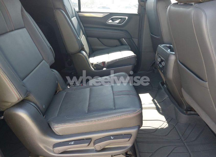 Photo 8 of 2022 Chevrolet Suburban 4WD RST (VIN 1GNSKEKDXNR347135)