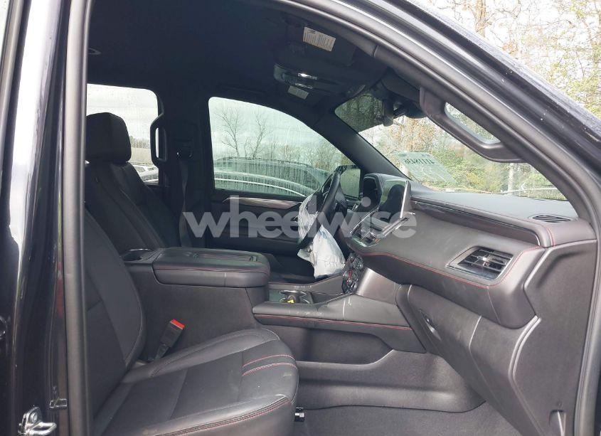 Photo 5 of 2023 Chevrolet Suburban 4WD RST (VIN 1GNSKEKL9PR289562)