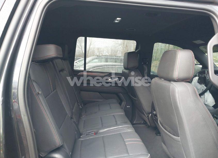 Photo 8 of 2023 Chevrolet Suburban 4WD RST (VIN 1GNSKEKL9PR289562)