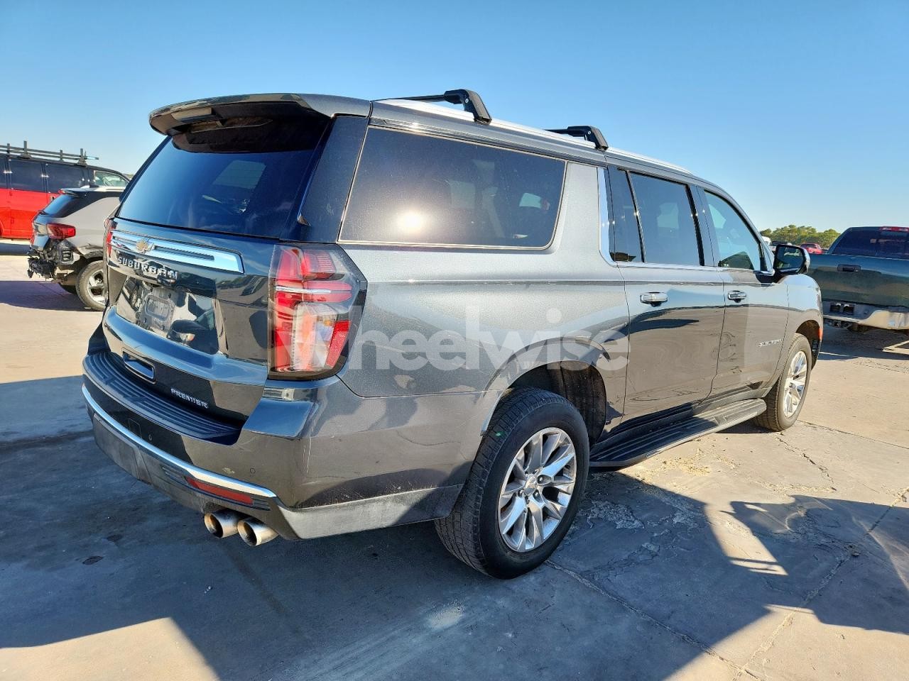 Photo 3 of 2021 CHEVROLET SUBURBAN K1500 PREMIER (VIN 1GNSKFKD2MR294855)