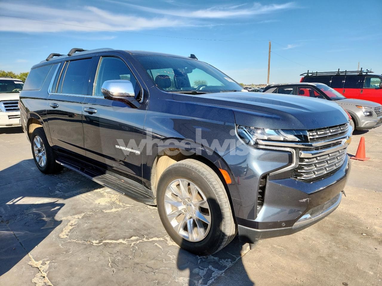 Photo 4 of 2021 CHEVROLET SUBURBAN K1500 PREMIER (VIN 1GNSKFKD2MR294855)