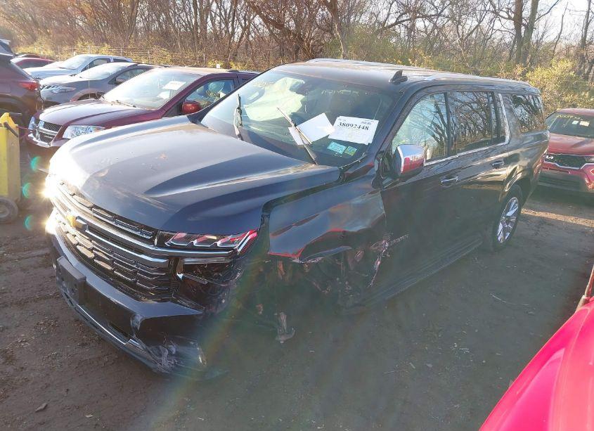 Photo 2 of 2022 Chevrolet Suburban 4WD PREMIER (VIN 1GNSKFKD2NR240327)