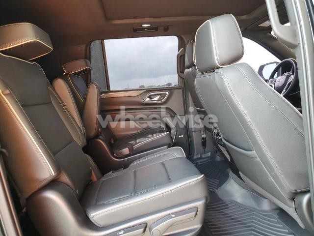 Photo 3 of 2023 CHEVROLET SUBURBAN K1500 PREMIER N/A (VIN 1GNSKFKD2PR207508)