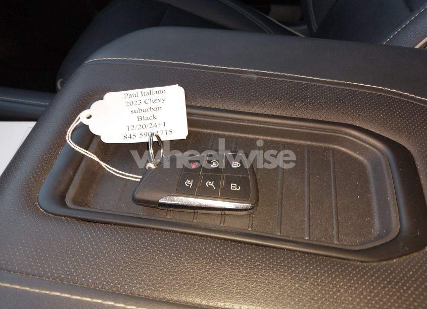 Photo 11 of 2023 Chevrolet Suburban 4WD PREMIER (VIN 1GNSKFKD3PR263697)