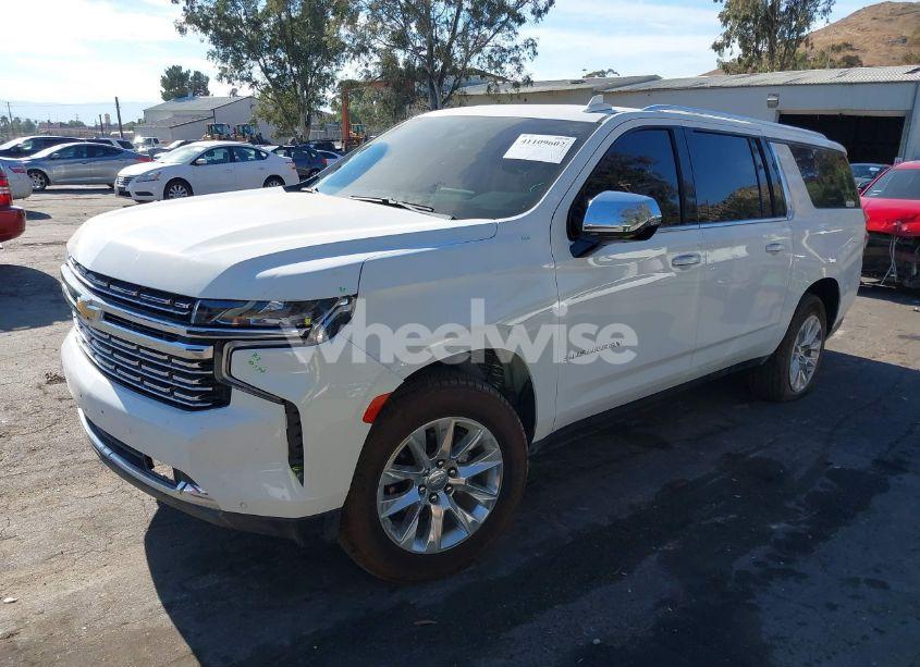 Photo 2 of 2022 Chevrolet Suburban 4WD PREMIER (VIN 1GNSKFKD4NR208009)