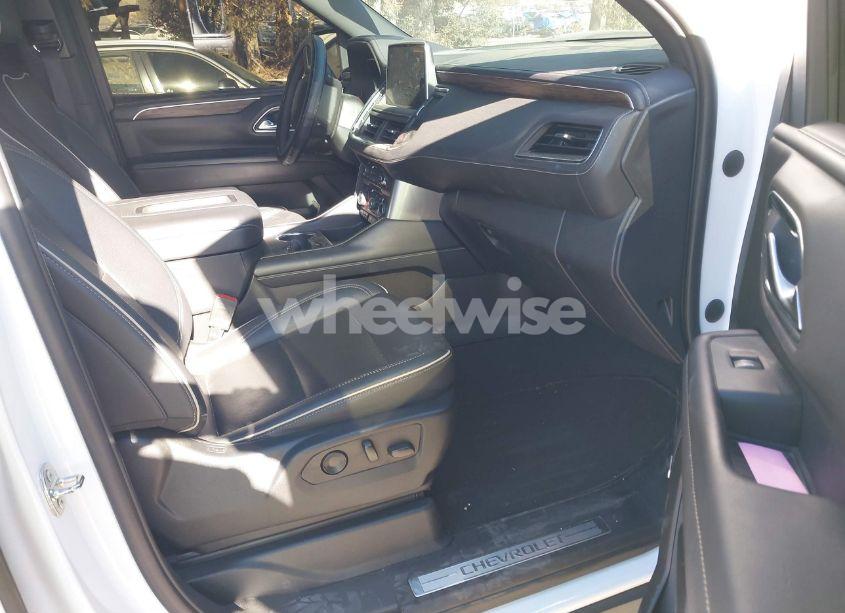 Photo 5 of 2022 Chevrolet Suburban 4WD PREMIER (VIN 1GNSKFKD4NR208009)