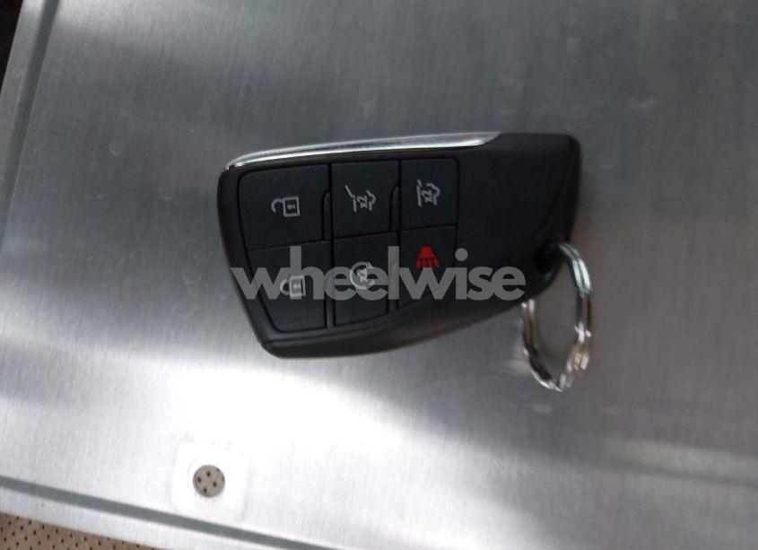 Photo 11 of 2021 Chevrolet Suburban 4WD PREMIER (VIN 1GNSKFKD6MR150726)