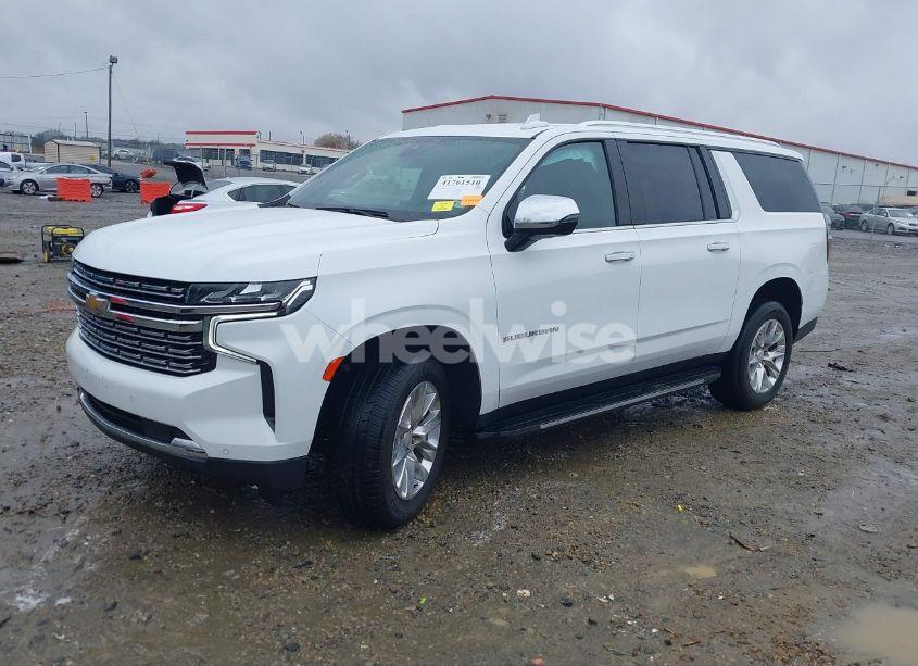 Photo 2 of 2022 Chevrolet Suburban 4WD PREMIER (VIN 1GNSKFKD6NR238466)