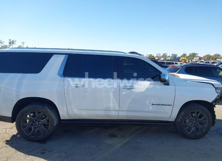 Photo 13 of 2023 Chevrolet Suburban 4WD PREMIER (VIN 1GNSKFKD6PR294748)