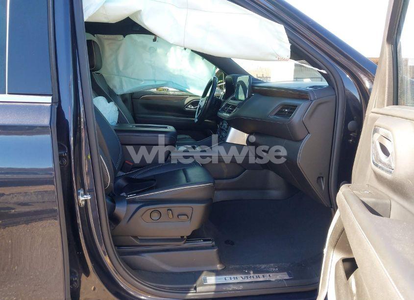 Photo 5 of 2023 Chevrolet Suburban 4WD PREMIER (VIN 1GNSKFKD7PR164199)