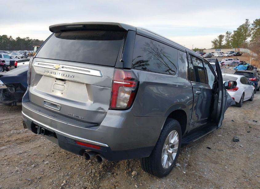 Photo 4 of 2021 Chevrolet Suburban 4WD PREMIER (VIN 1GNSKFKD9MR279141)