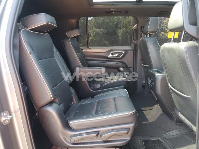 Photo 4 of 2021 CHEVROLET SUBURBAN K1500 PREMIER N/A (VIN 1GNSKFKD9MR320058)