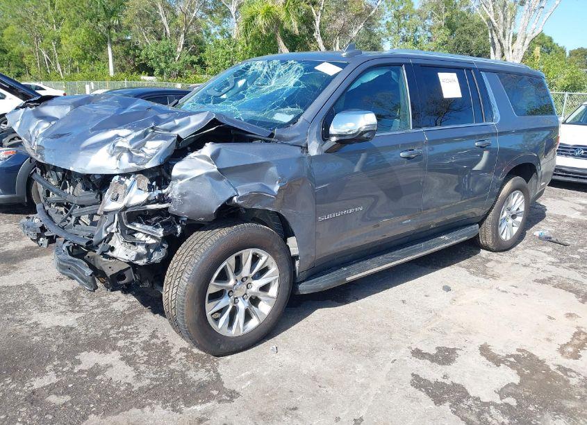 Photo 2 of 2022 Chevrolet Suburban 4WD PREMIER (VIN 1GNSKFKD9NR183852)