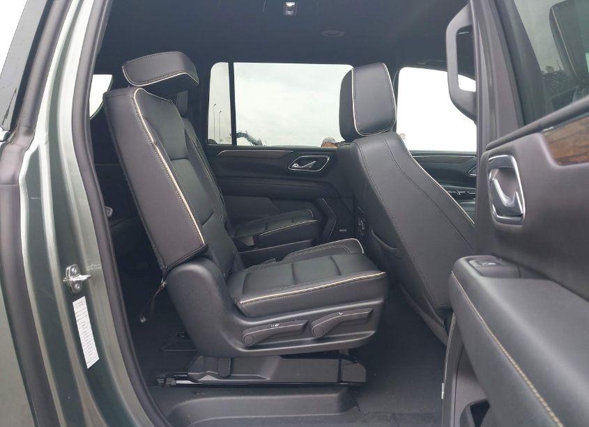 Photo 8 of 2023 Chevrolet Suburban 4WD PREMIER (VIN 1GNSKFKD9PR331663)